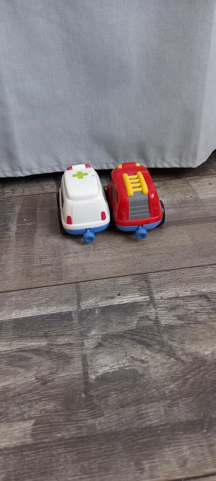 Voitures pompier et ambulance – photo 2